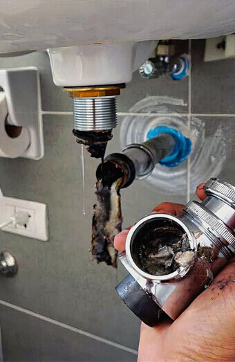 https://blockeddrainstuarthill.com.au/uploads/2025/07/blocked-sink-36737.jpg